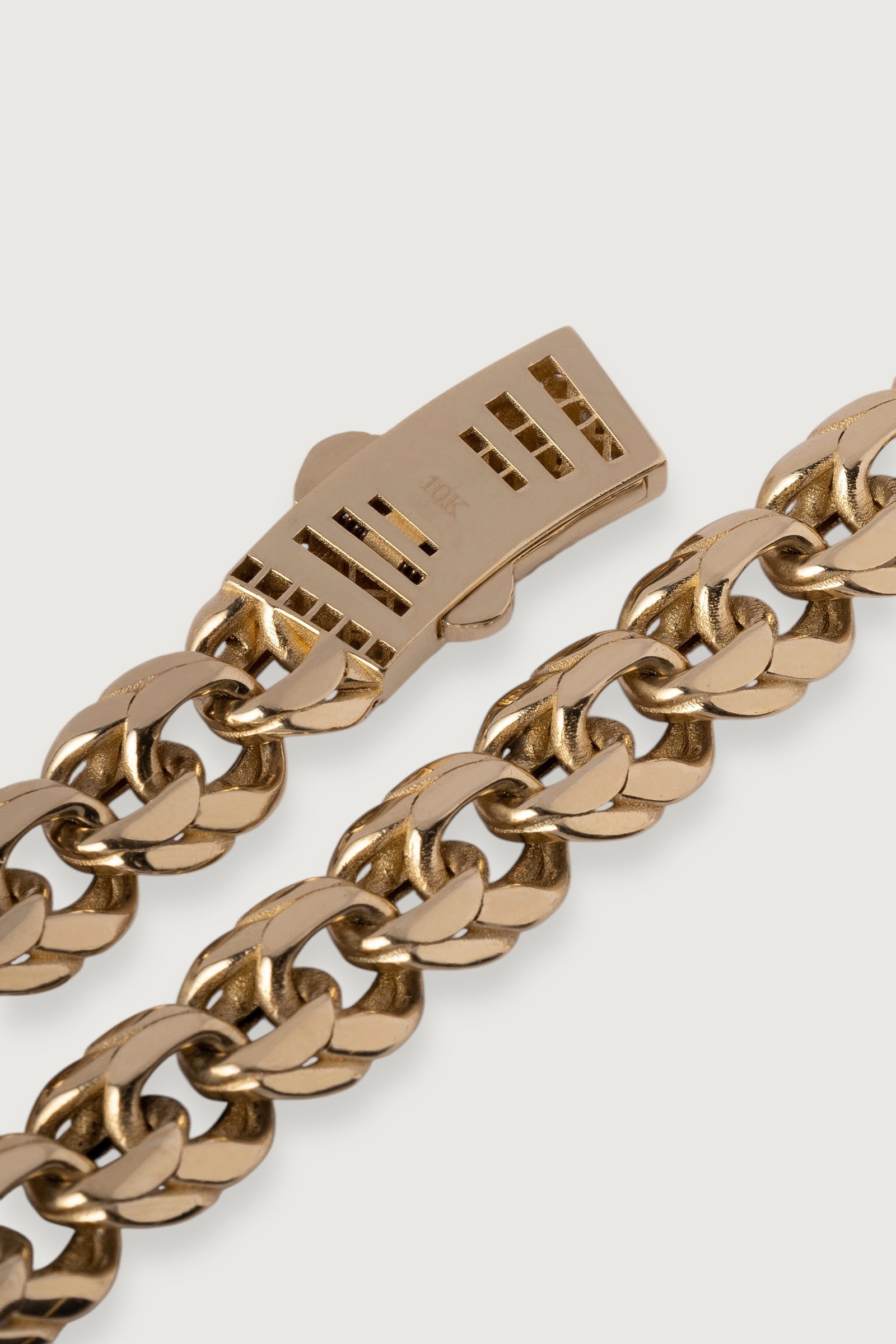 10MM CHINESE LINK CHAIN WITH PAVÉ CLASP - 24"