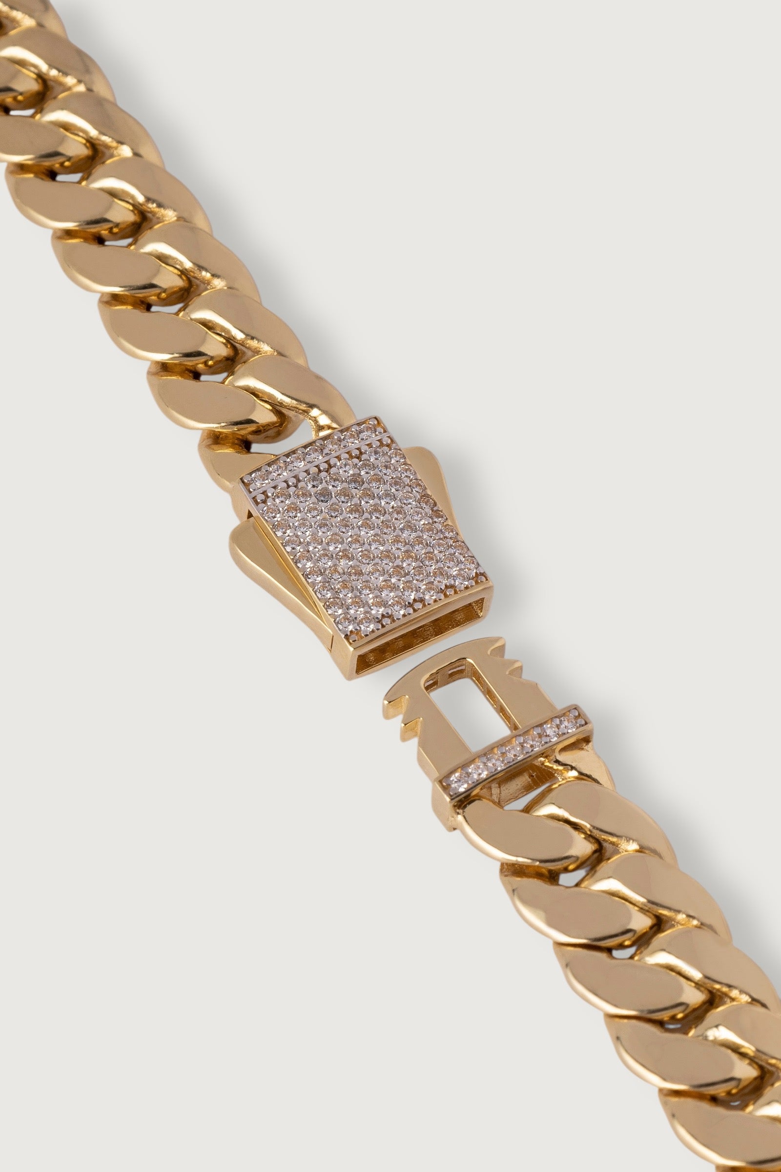 10MM FLAT CUBAN CHAIN WITH PAVÉ BOX CLASP
